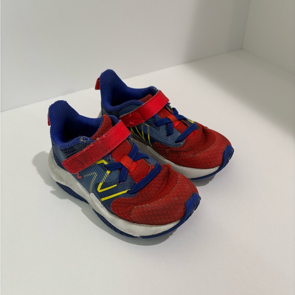 Boys 8 New Balance Red and Blue Sneaker Shoes